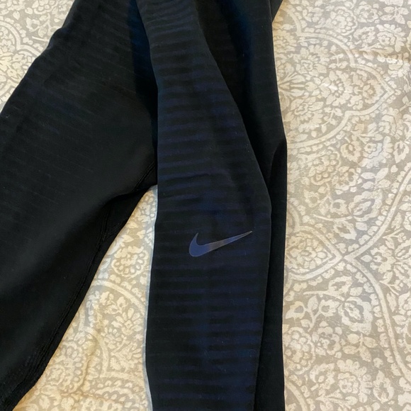 NIKE Pro Hyper-Warm Women's Training Tights - Picture 4 of 6
